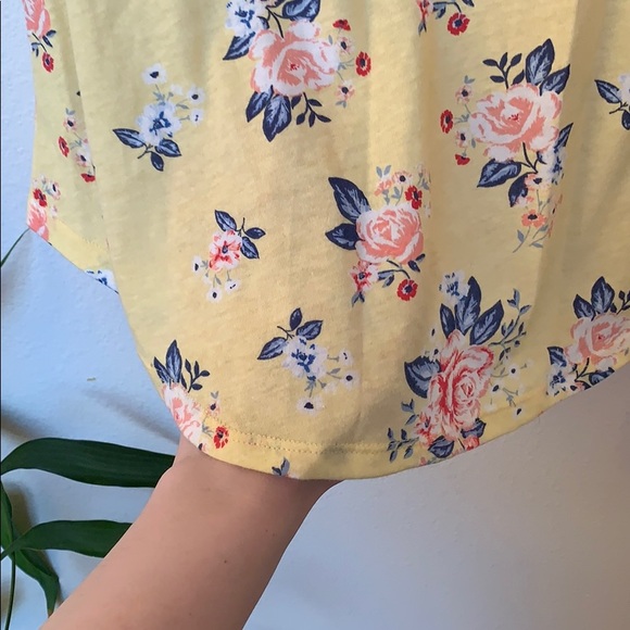 Floral T-shirt - Picture 6 of 6